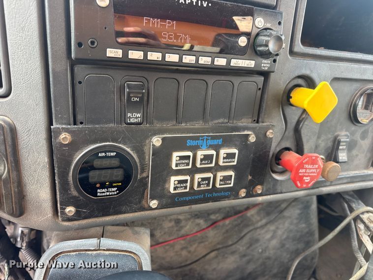 image for item DO2308 2004 International 7400 dump truck