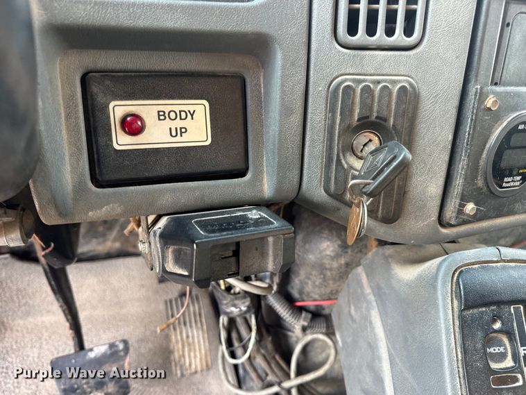 image for item DO2308 2004 International 7400 dump truck