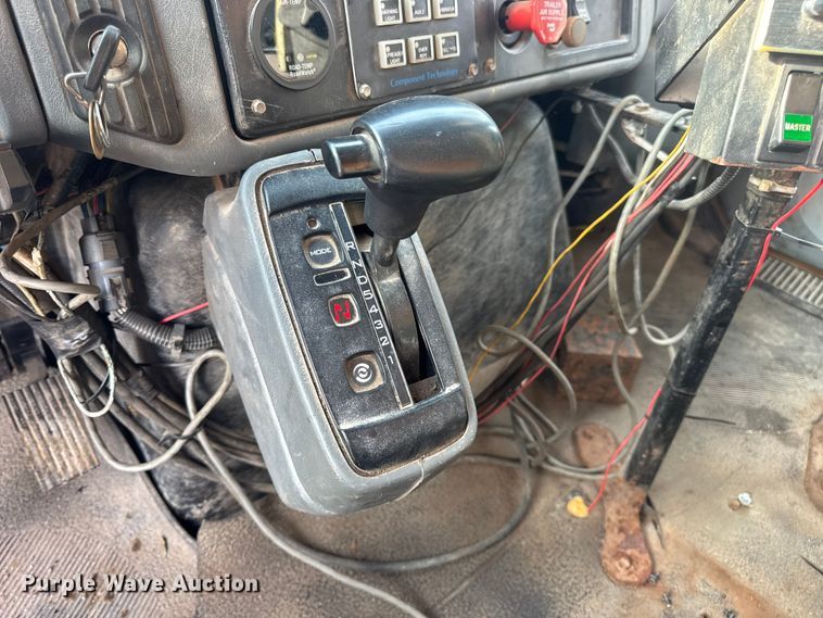 image for item DO2308 2004 International 7400 dump truck