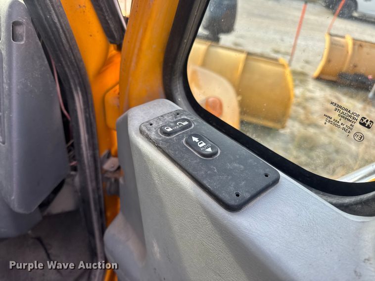 image for item DO2308 2004 International 7400 dump truck