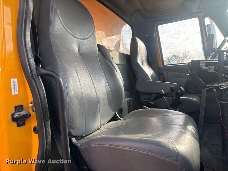 image for item DO2308 2004 International 7400 dump truck