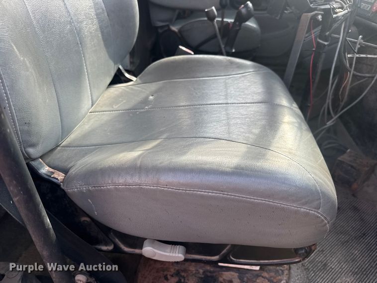 image for item DO2308 2004 International 7400 dump truck