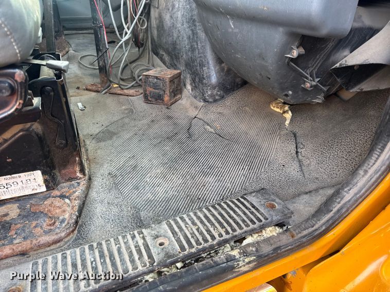 image for item DO2308 2004 International 7400 dump truck