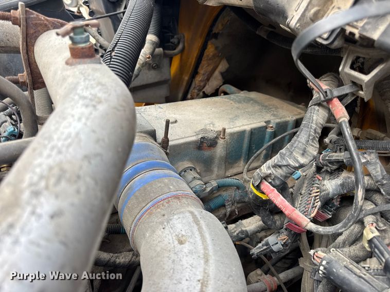 image for item DO2308 2004 International 7400 dump truck