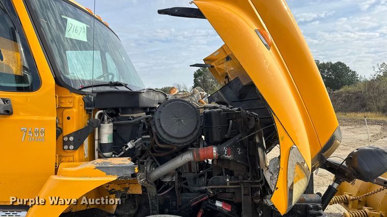 image for item DO2308 2004 International 7400 dump truck