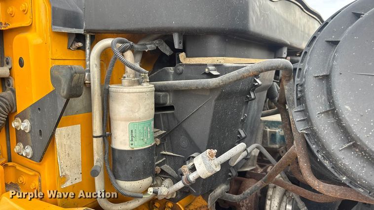 image for item DO2308 2004 International 7400 dump truck