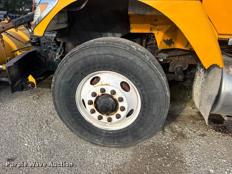 image for item DO2308 2004 International 7400 dump truck