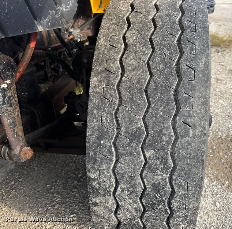 image for item DO2308 2004 International 7400 dump truck