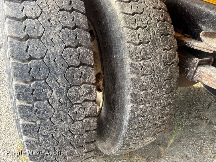 image for item DO2308 2004 International 7400 dump truck