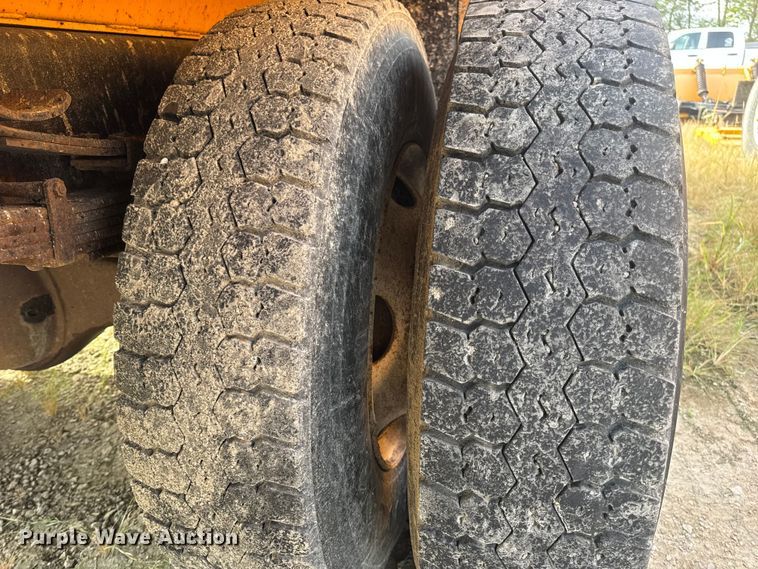 image for item DO2308 2004 International 7400 dump truck