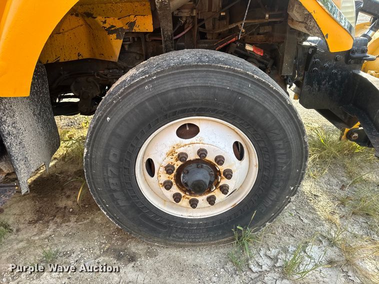 image for item DO2308 2004 International 7400 dump truck