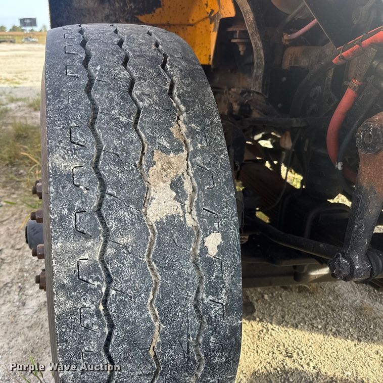 image for item DO2308 2004 International 7400 dump truck