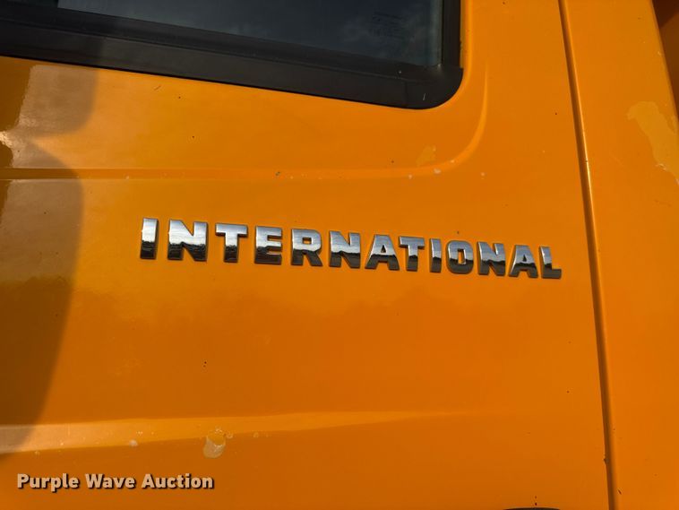 image for item DO2308 2004 International 7400 dump truck
