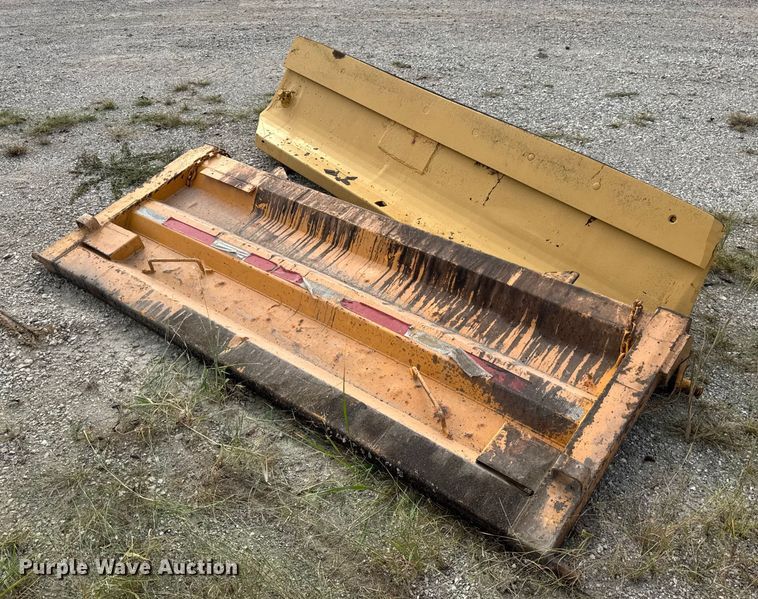 image for item DO2308 2004 International 7400 dump truck