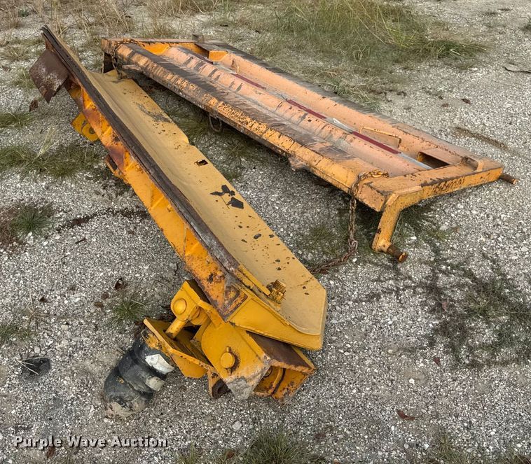 image for item DO2308 2004 International 7400 dump truck