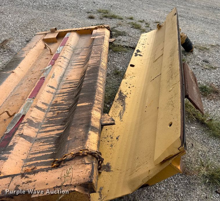 image for item DO2308 2004 International 7400 dump truck