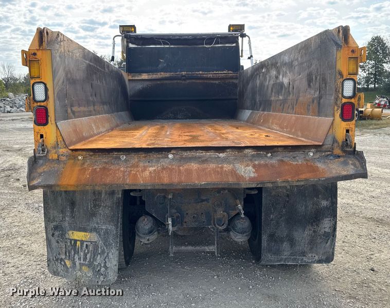 image for item DO2309 2010 International 7500 dump truck