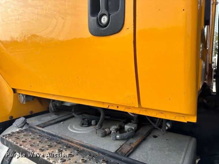 image for item DO2309 2010 International 7500 dump truck