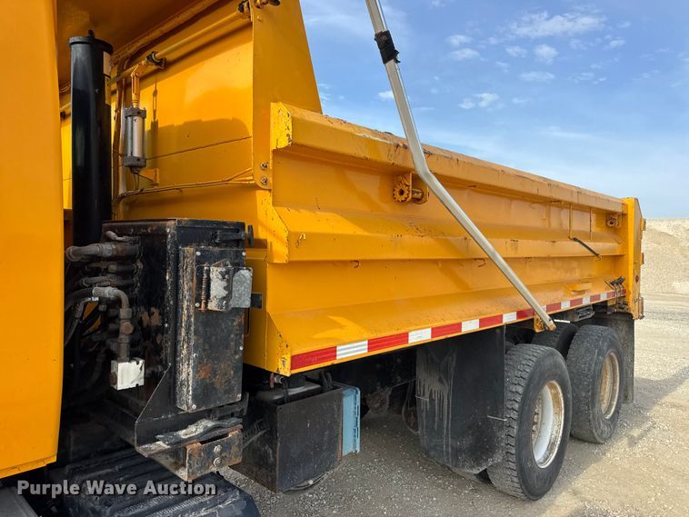 image for item DO2309 2010 International 7500 dump truck