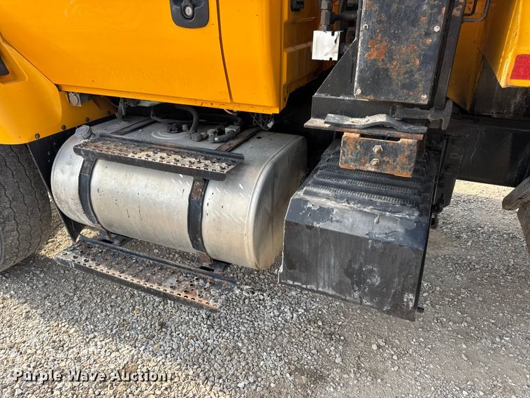 image for item DO2309 2010 International 7500 dump truck