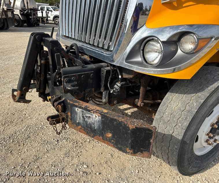 image for item DO2309 2010 International 7500 dump truck