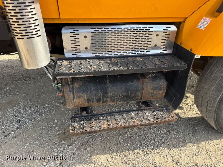 image for item DO2309 2010 International 7500 dump truck