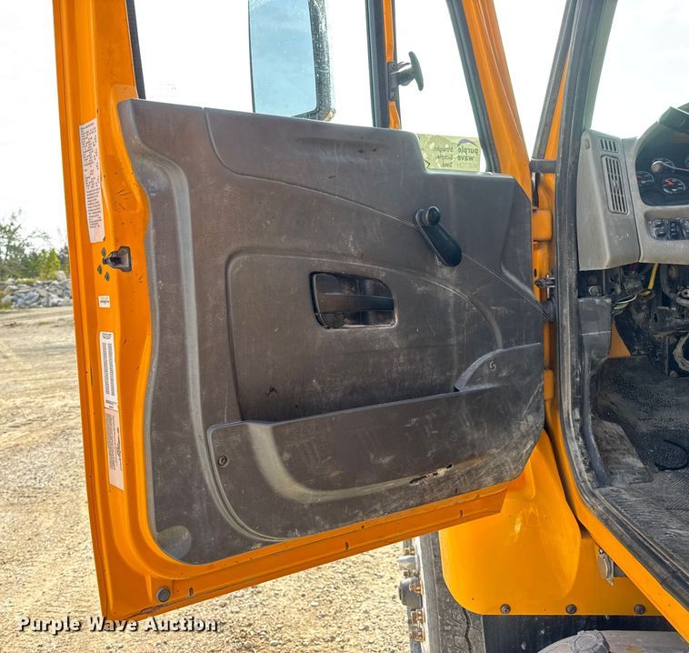 image for item DO2309 2010 International 7500 dump truck