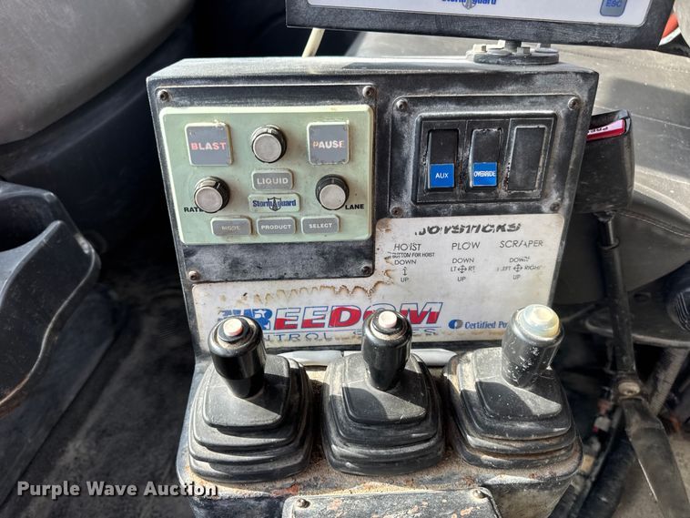 image for item DO2309 2010 International 7500 dump truck