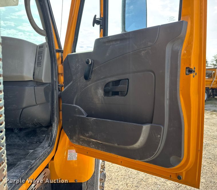 image for item DO2309 2010 International 7500 dump truck