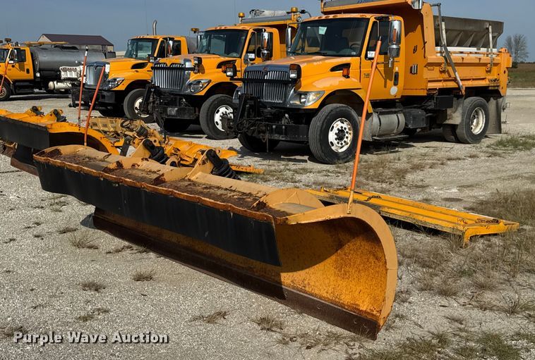 image for item DO2309 2010 International 7500 dump truck