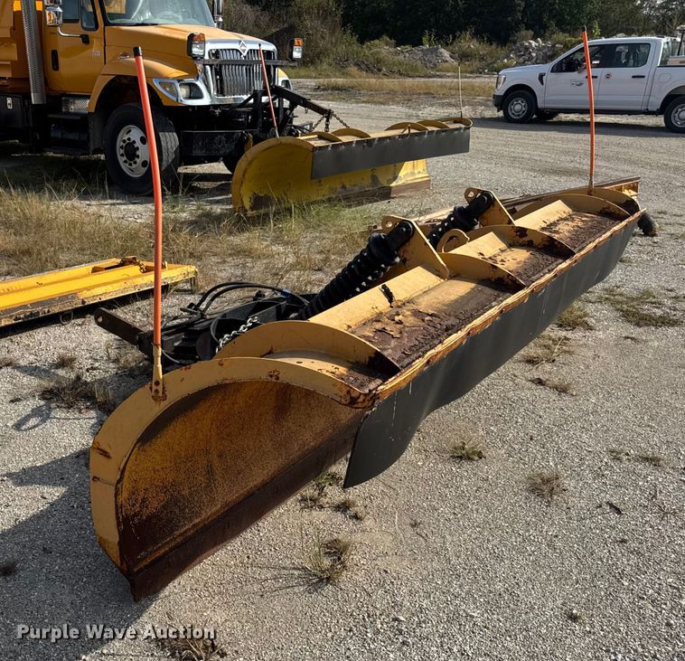 image for item DO2309 2010 International 7500 dump truck