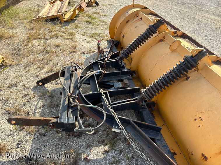 image for item DO2309 2010 International 7500 dump truck
