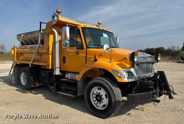 image for item DO2310 2006 International 7400 dump truck