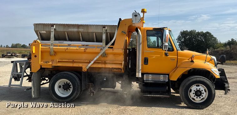 image for item DO2310 2006 International 7400 dump truck