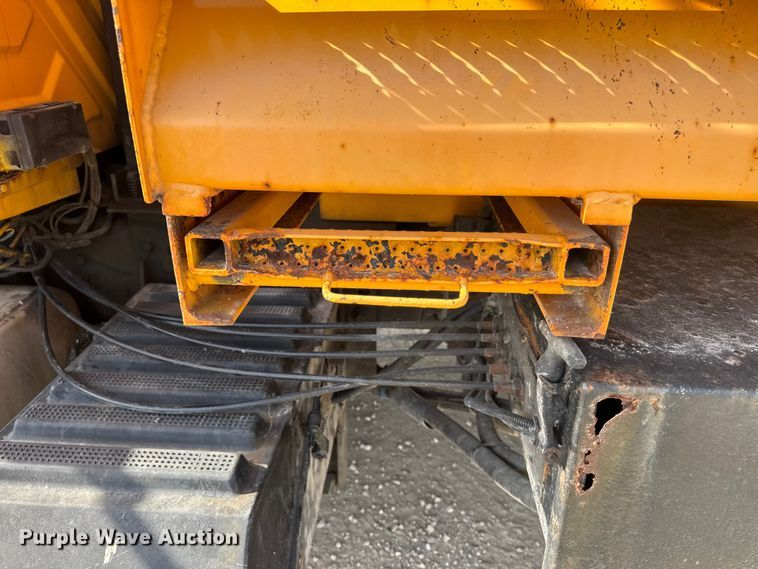 image for item DO2310 2006 International 7400 dump truck