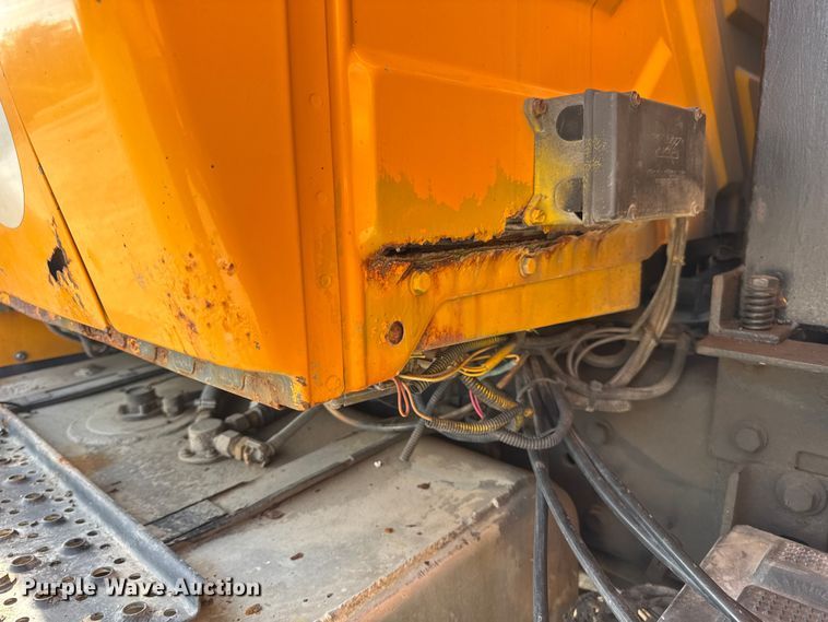 image for item DO2310 2006 International 7400 dump truck