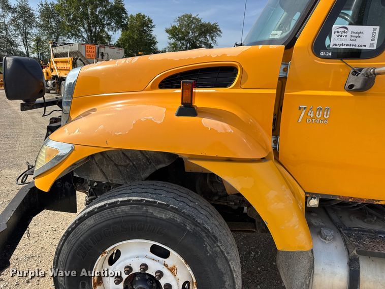 image for item DO2310 2006 International 7400 dump truck