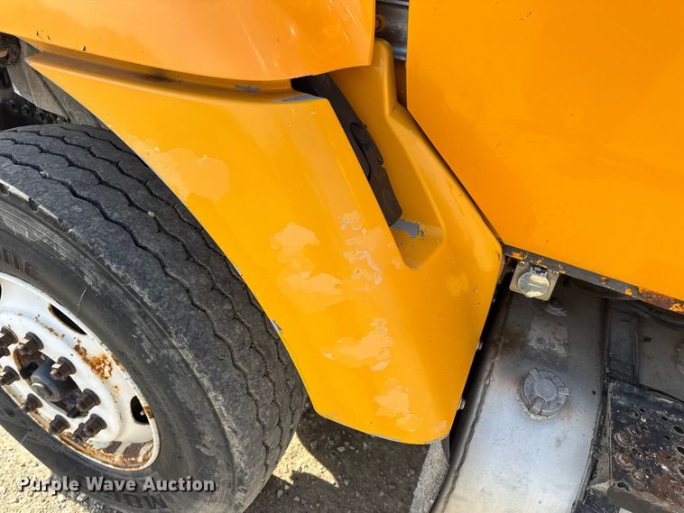 image for item DO2310 2006 International 7400 dump truck