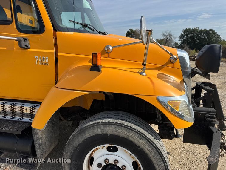 image for item DO2310 2006 International 7400 dump truck