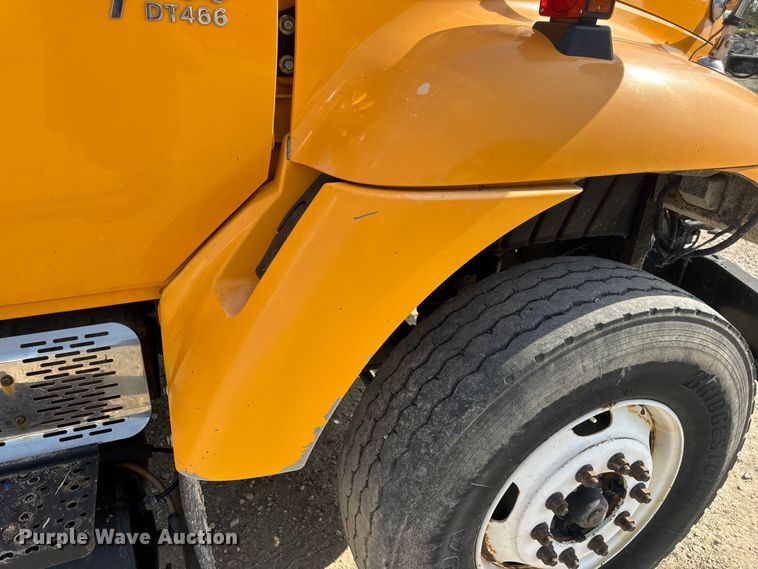 image for item DO2310 2006 International 7400 dump truck