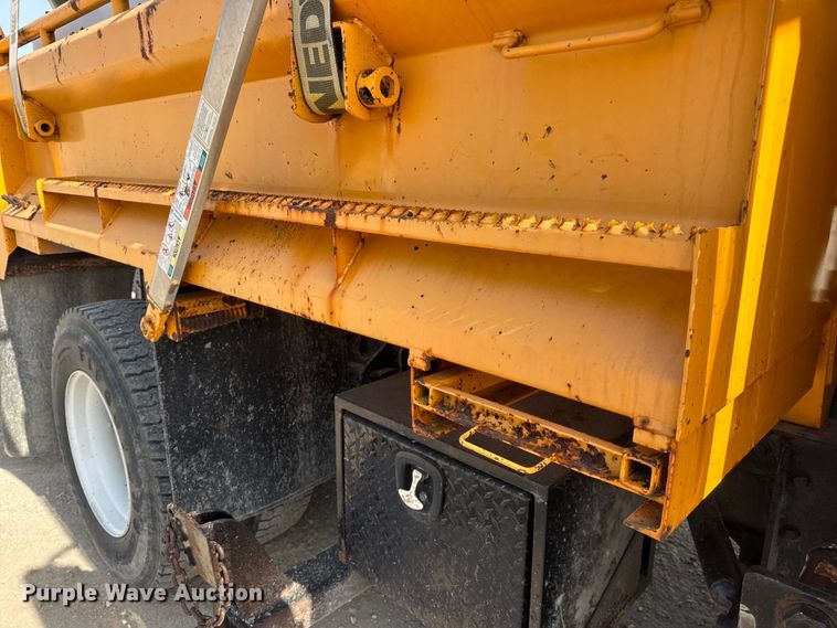 image for item DO2310 2006 International 7400 dump truck