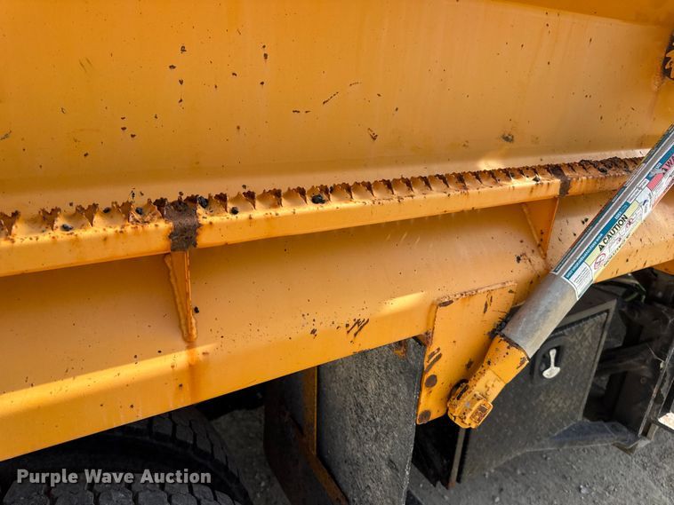 image for item DO2310 2006 International 7400 dump truck