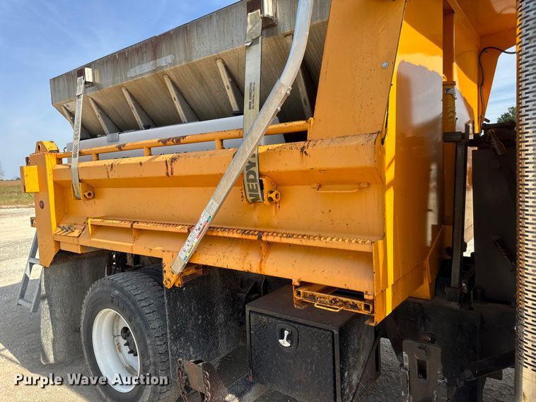 image for item DO2310 2006 International 7400 dump truck