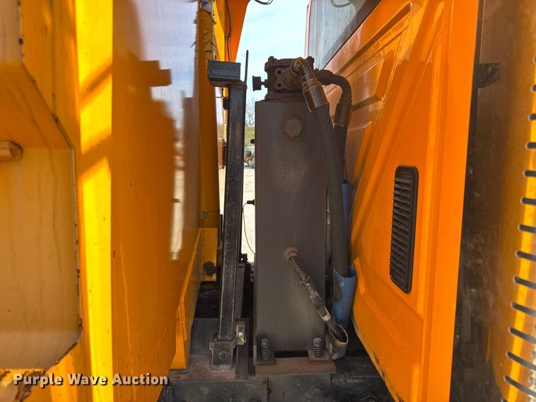 image for item DO2310 2006 International 7400 dump truck