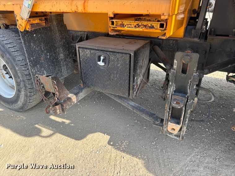 image for item DO2310 2006 International 7400 dump truck