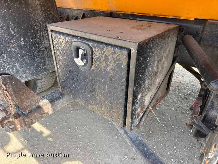 image for item DO2310 2006 International 7400 dump truck