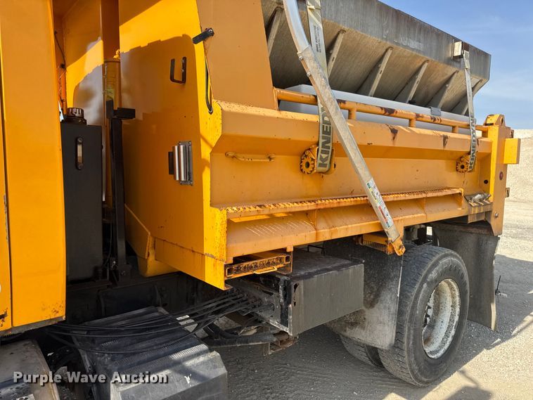 image for item DO2310 2006 International 7400 dump truck