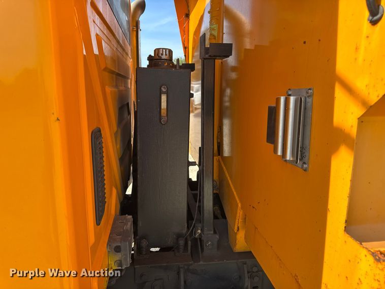 image for item DO2310 2006 International 7400 dump truck