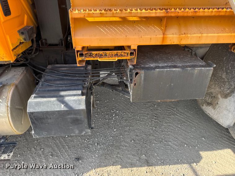 image for item DO2310 2006 International 7400 dump truck