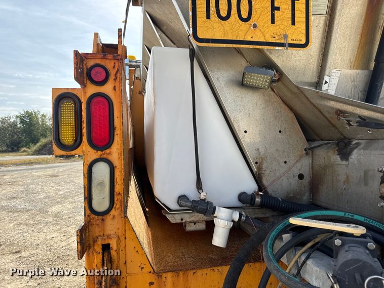 image for item DO2310 2006 International 7400 dump truck